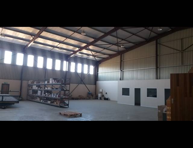1,112M² WAREHOUSE TO LET IN AIRPORT PARK
